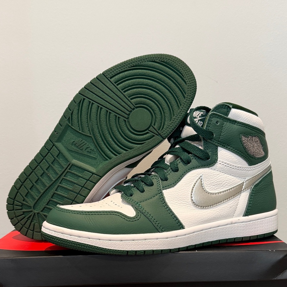 Used Nike Air Jordan 1 Retro High Men’s Size 7.5, Women's Size 9
